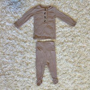 Lou Lou and Company Top and Bottoms Set in Lane. Size Newborn.